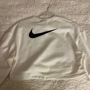 Cropped Nike Crew Neck